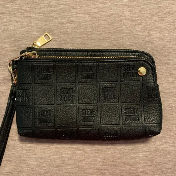 2for20  NEW Steve Madden Black Wristlet with Gold Accents - Picture 2 of 3